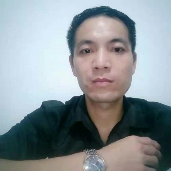 荷花深拥包容的照片