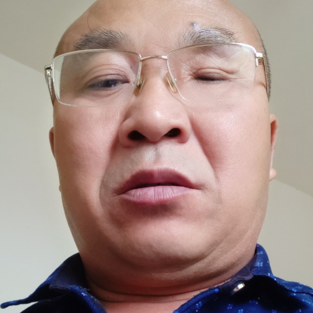怕孤单拿金针菇的照片