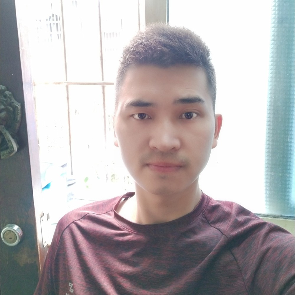 殷勤等待摩托的照片