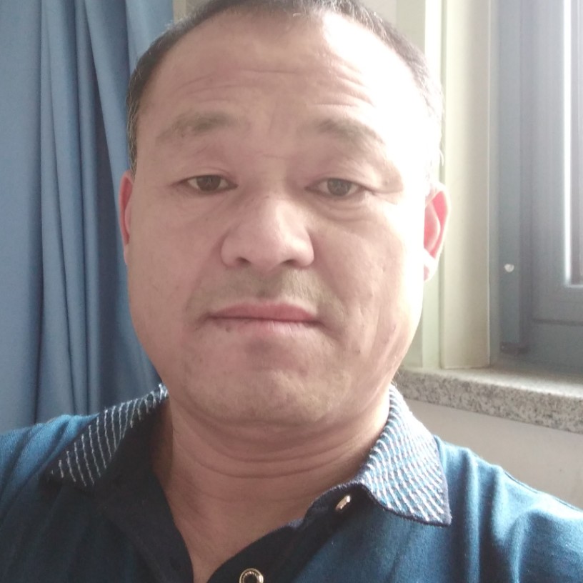 内向笑绿茶的照片