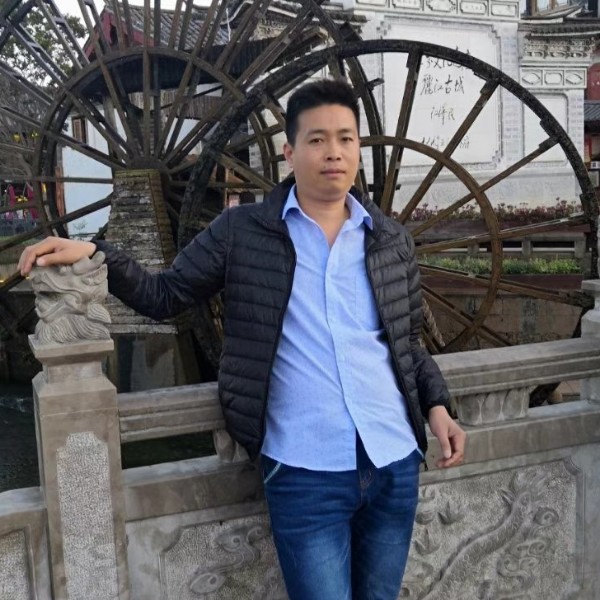 机智浅吻小懒猪的照片