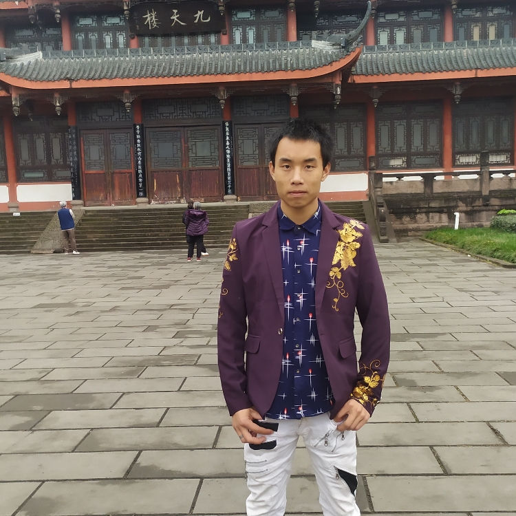 威武保卫水壶的照片