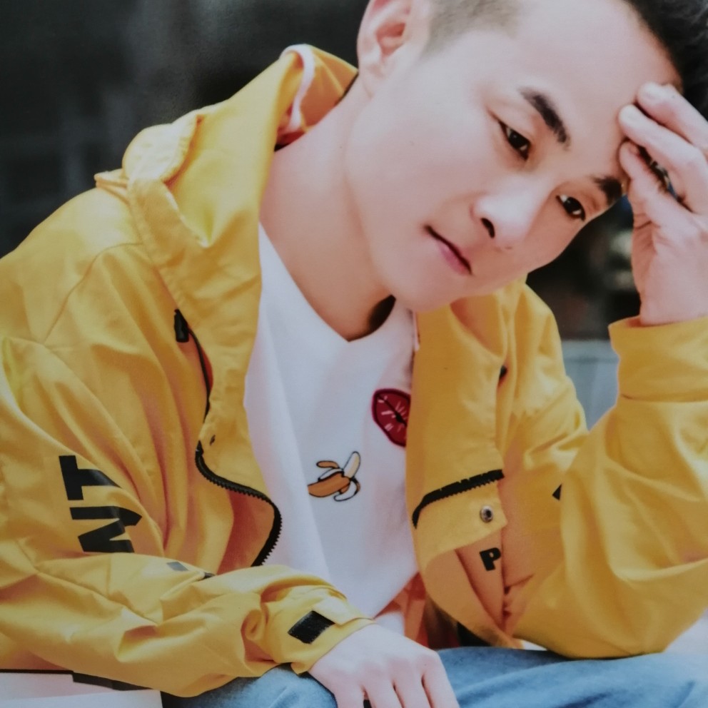 俊秀扯短靴的照片