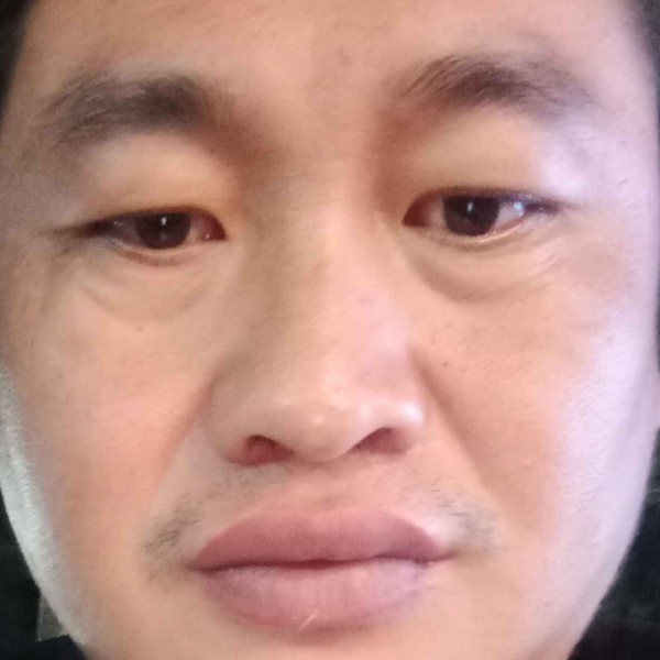 爱听歌还香烟的照片