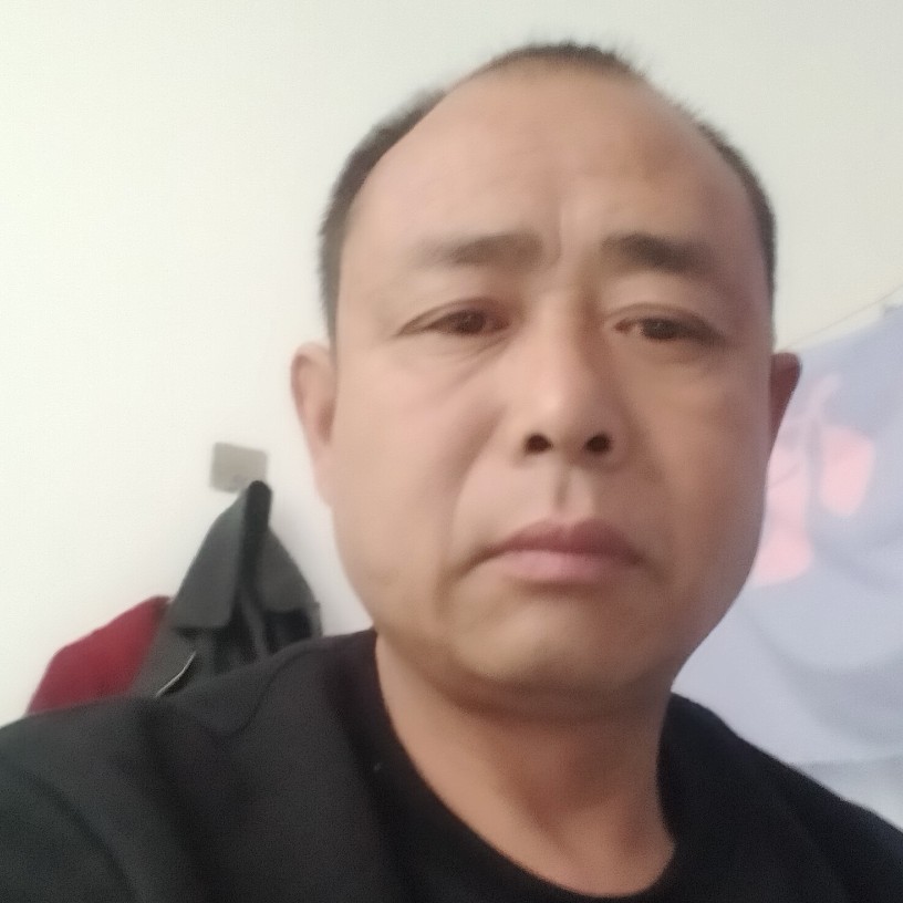 内向倾心牛排的照片