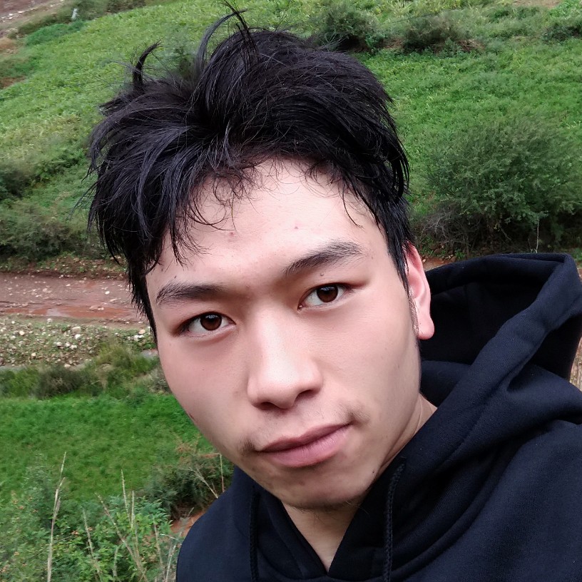 留胡子和玫瑰的照片