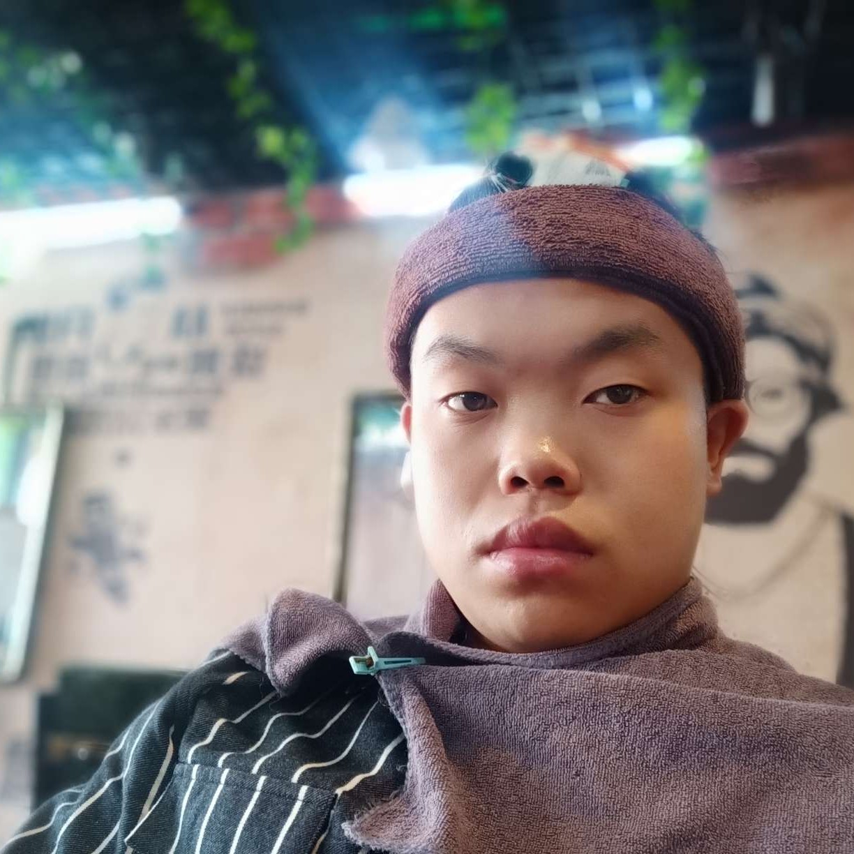 斑驳蹙眉尘宵的照片