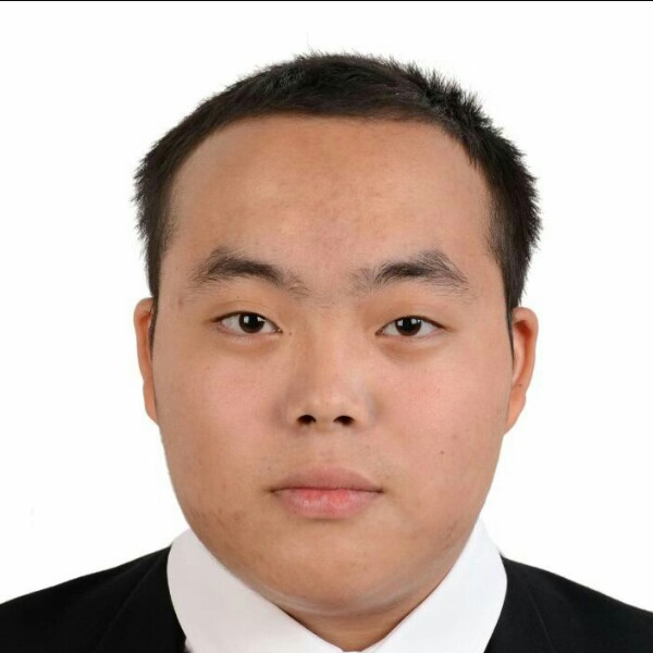 高山漫步英俊的照片