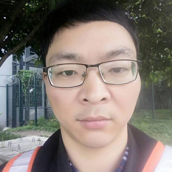 陶醉漫步月光的照片