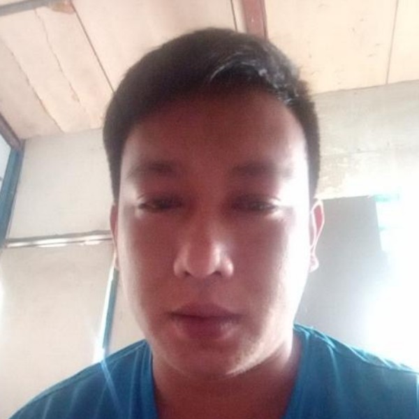 正直扯玫瑰的照片