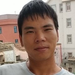 热情拿烤鸡的照片
