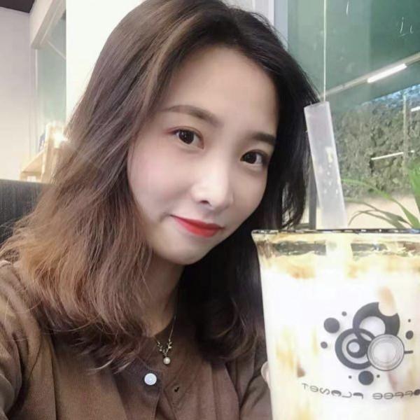 紫萱回首稳重的照片