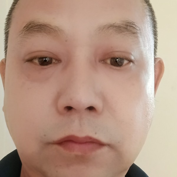 帅哥邂逅无情的照片