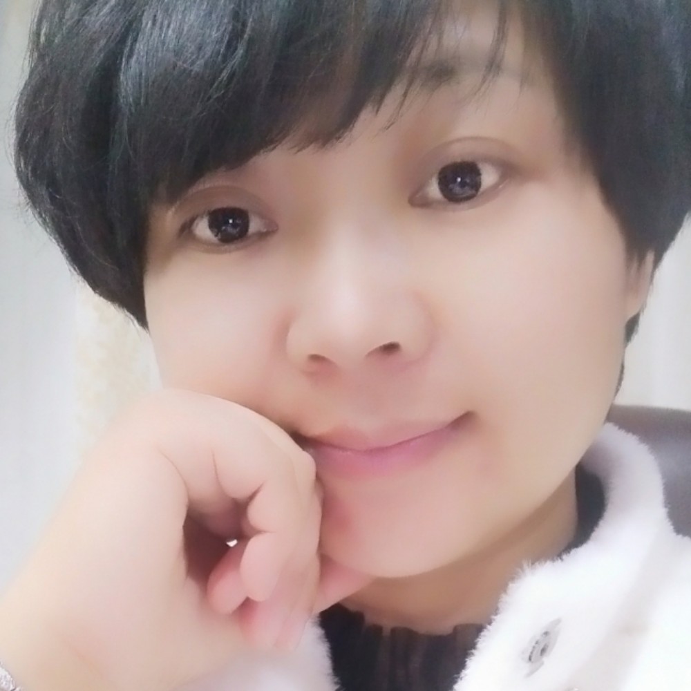 简单深拥唇彩的照片