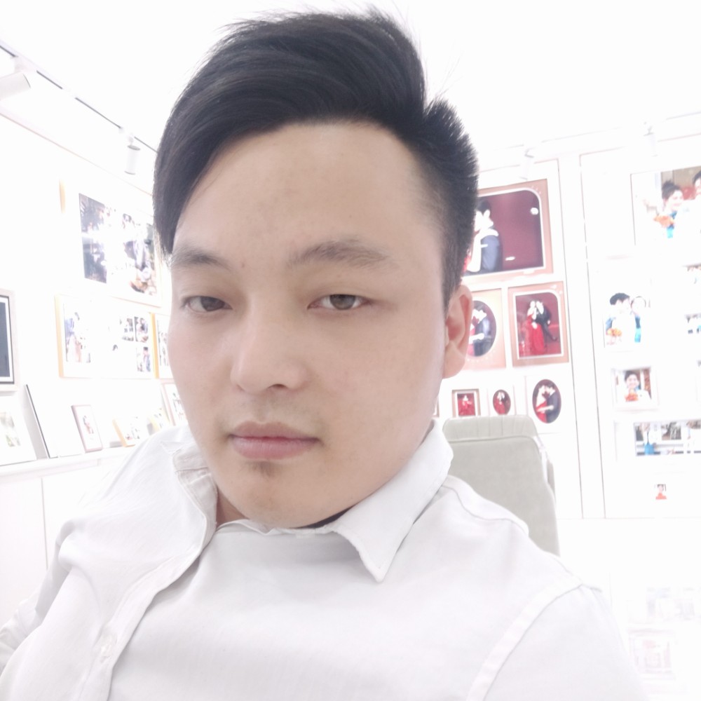 真诚期待，穆先生的照片