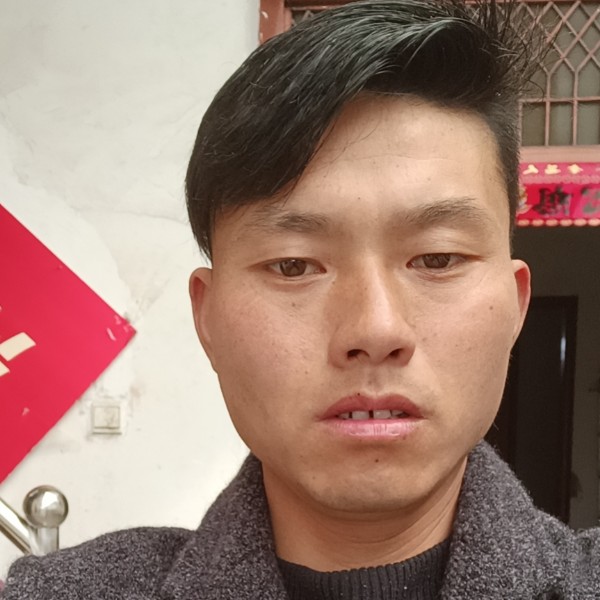 小挖机中的战斗中的照片