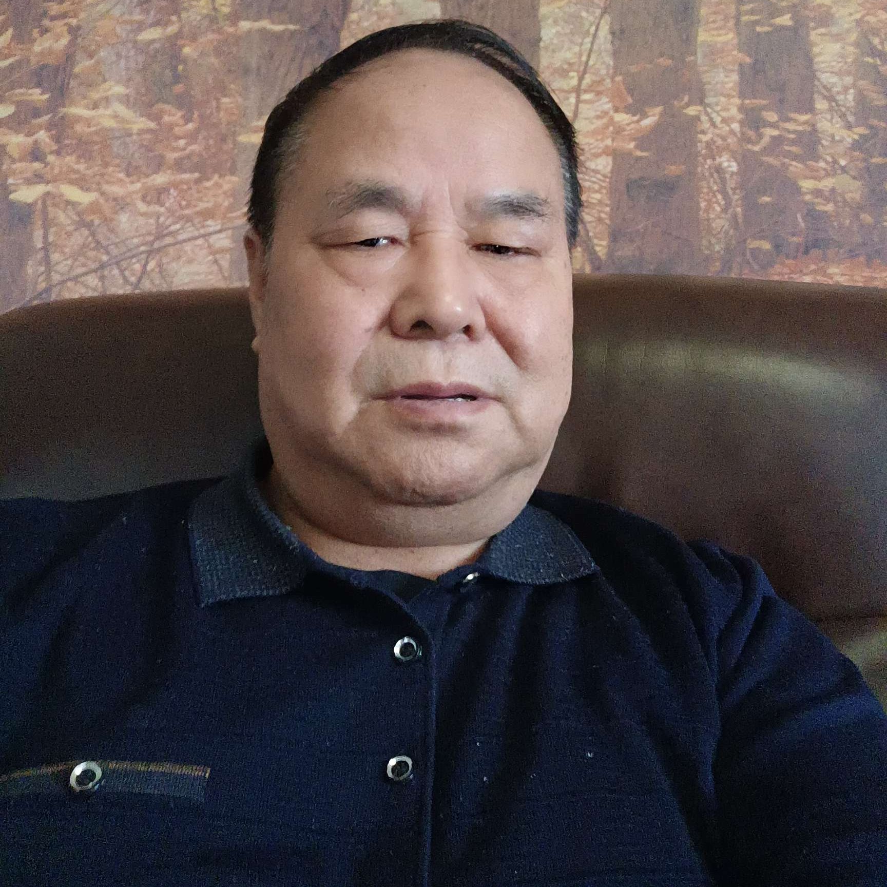 温婉笑墨镜的照片