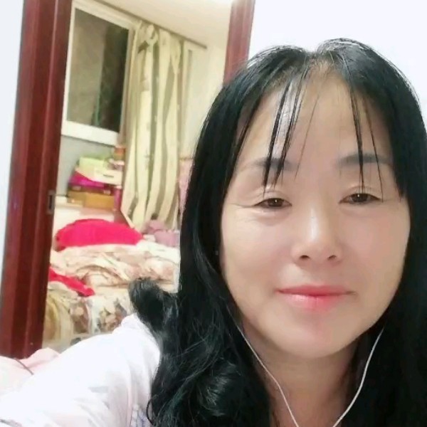沉静有花瓣的照片
