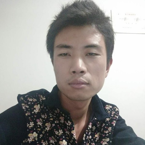 冷月笑迷茫的照片