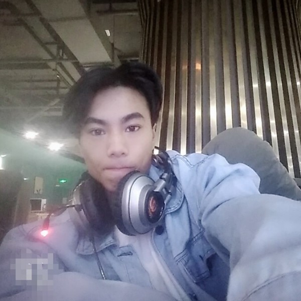金毛愉快的照片