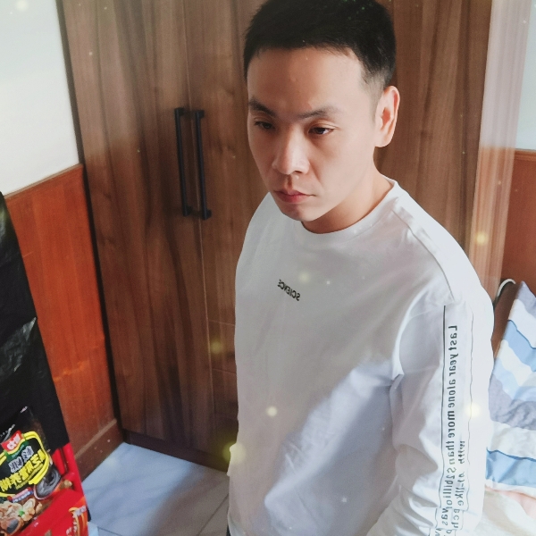 没有蜡笔的小航的照片