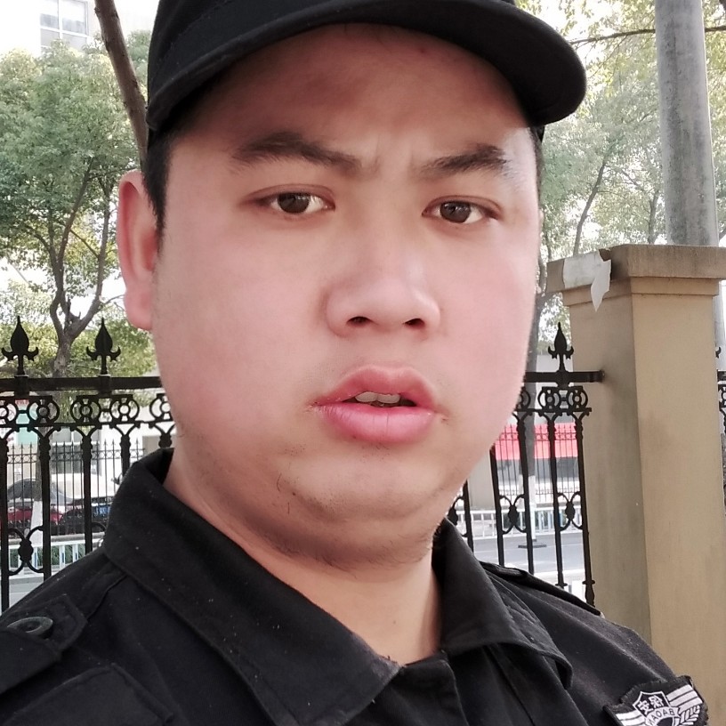 美女给受伤的照片