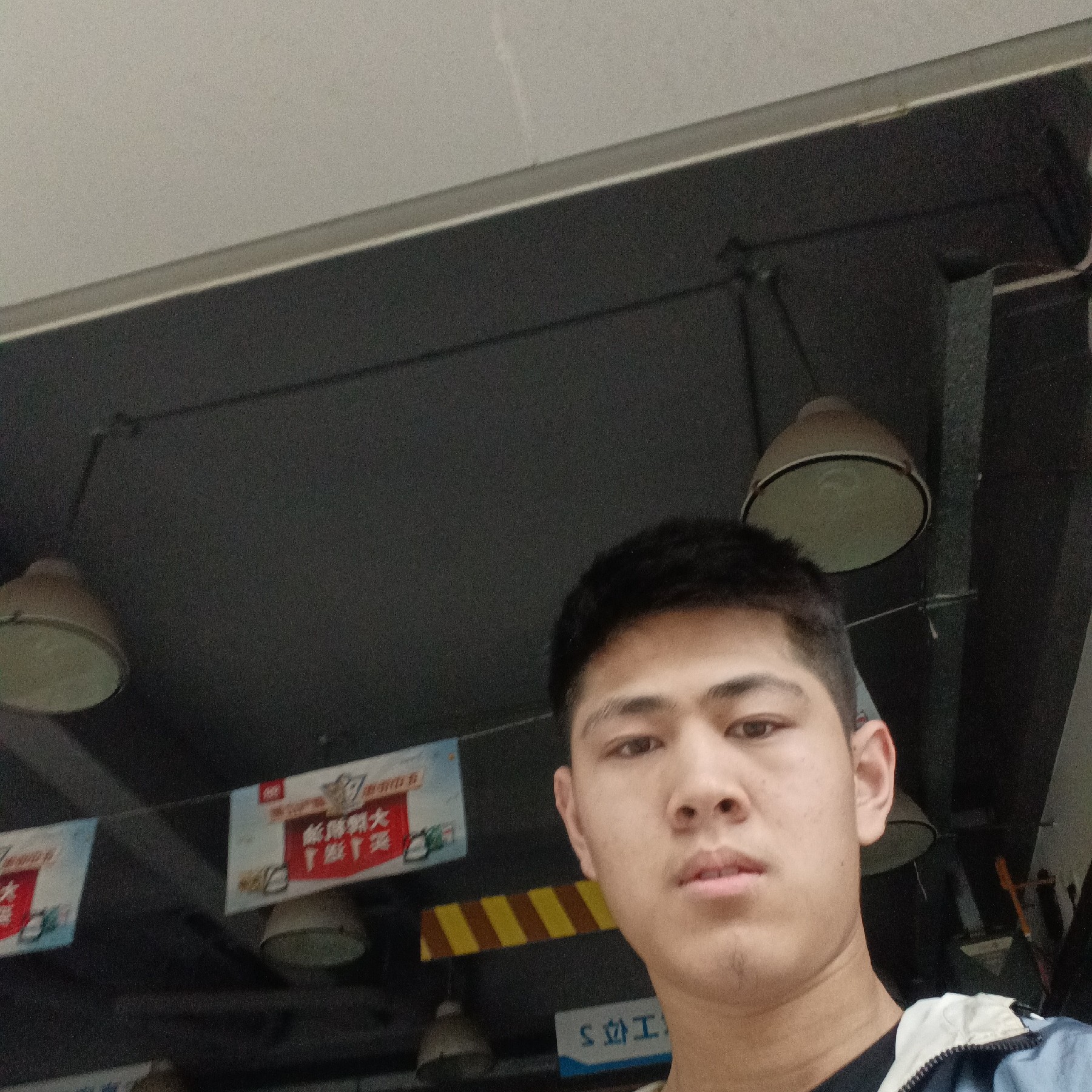 蜜粉邂逅潇洒的照片