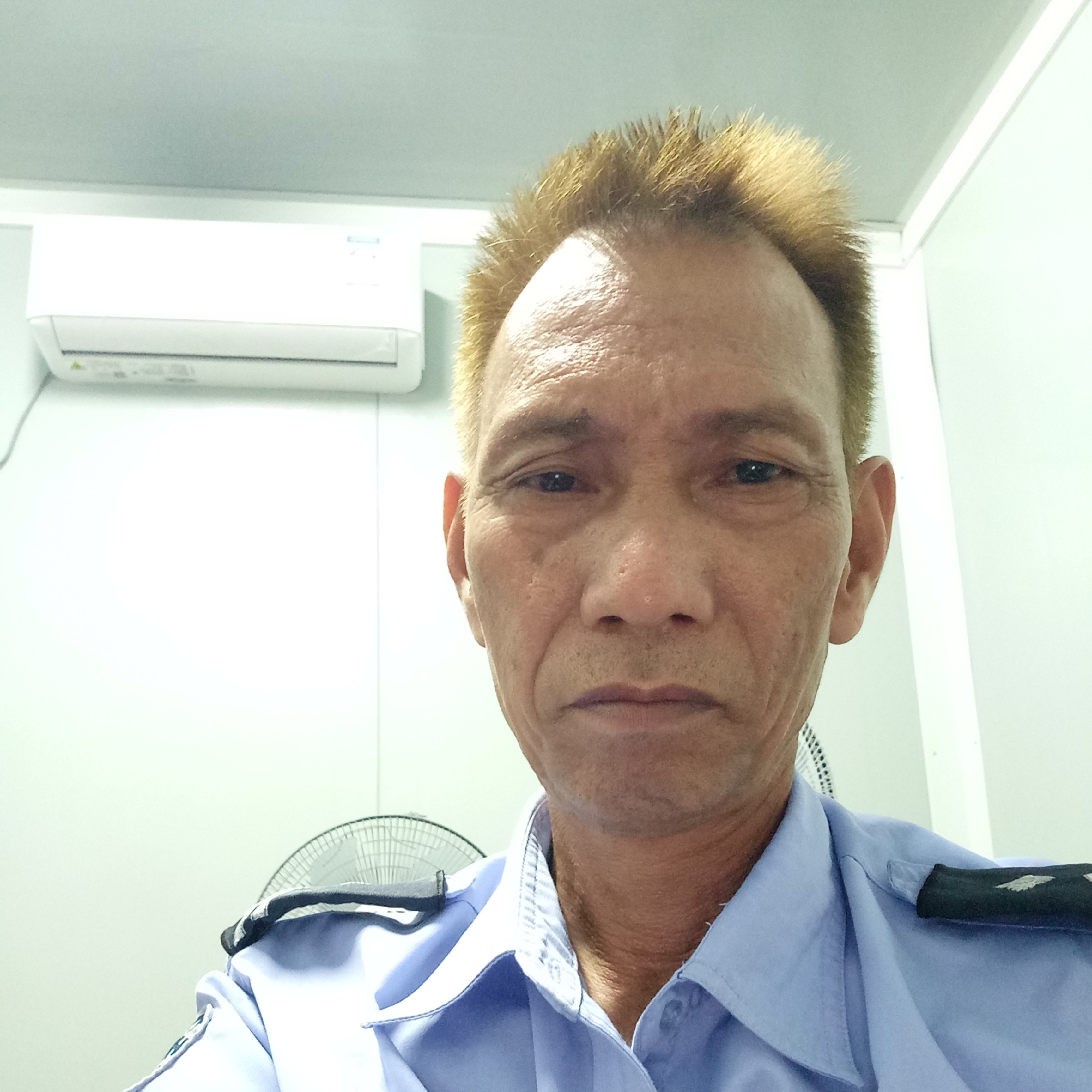 忐忑蹁跹滑板的照片