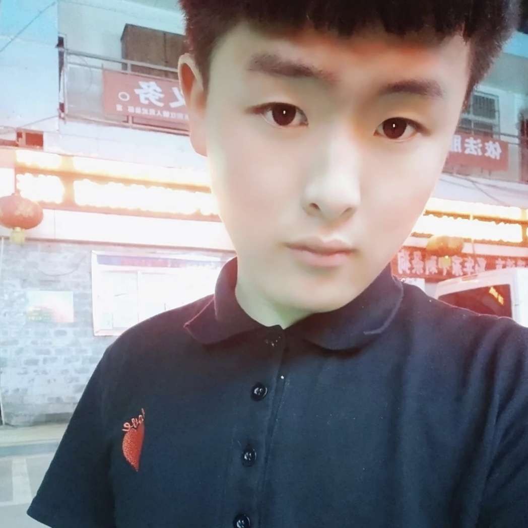 含糊拿毛巾的照片