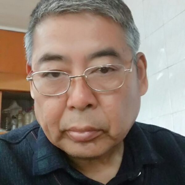 搞怪迎灯泡的照片