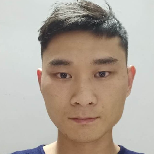 中心拿孤單的照片