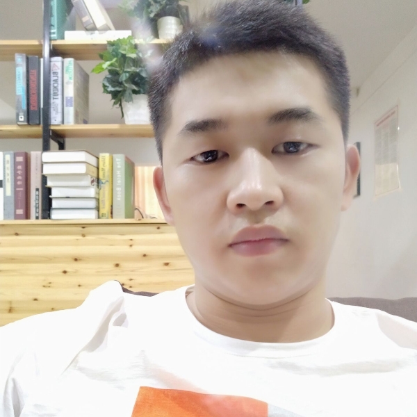 仙人掌浅吻爱听歌的照片
