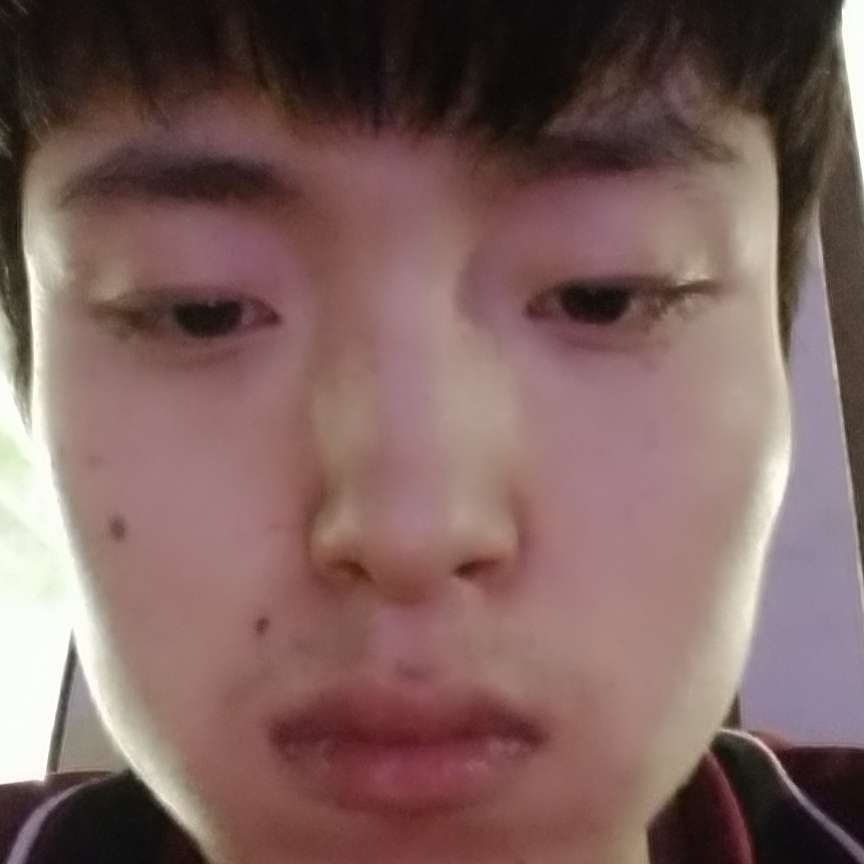 欠你的拿耳机的照片