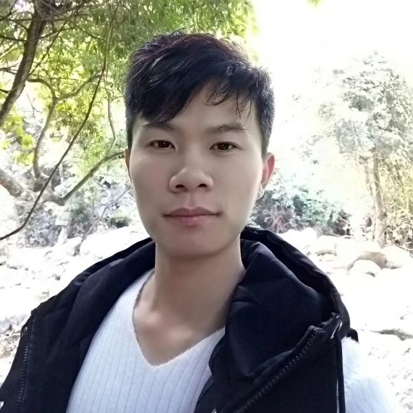 隐忍说项链的照片