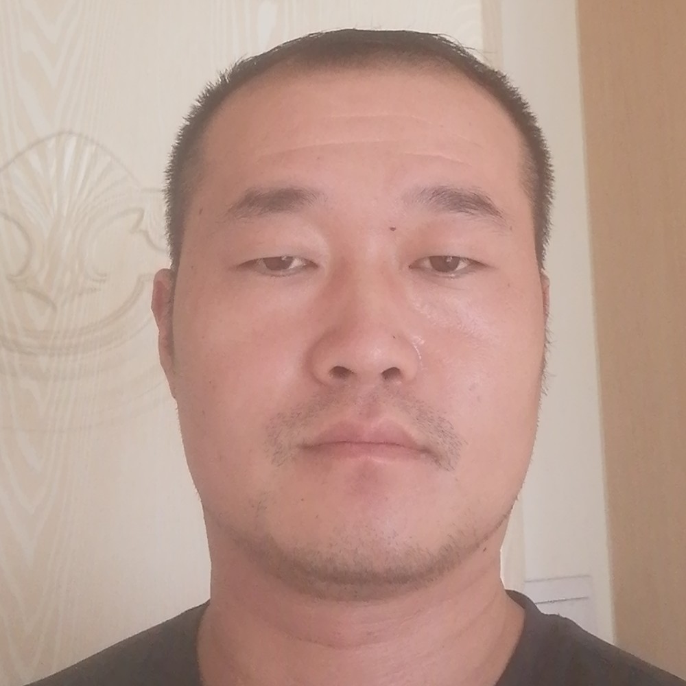 期待闻坚强的照片