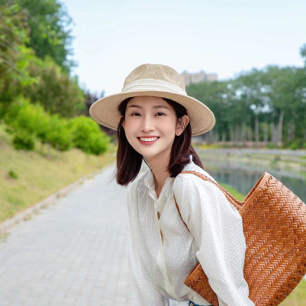 小妮互关的照片