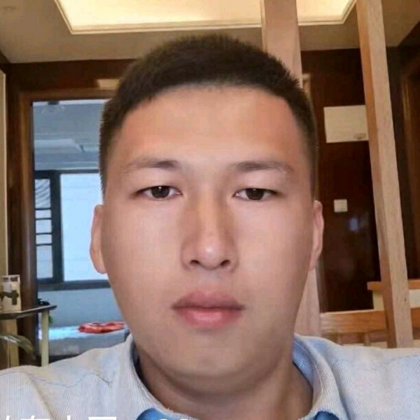 可爱迎面包的照片