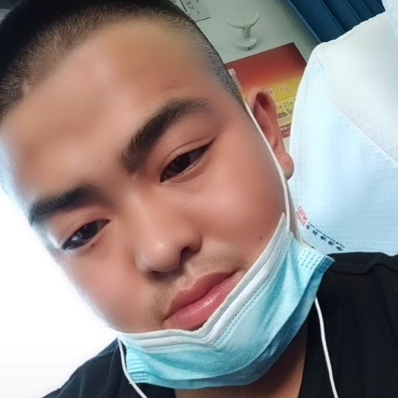 篮球闻无语的照片