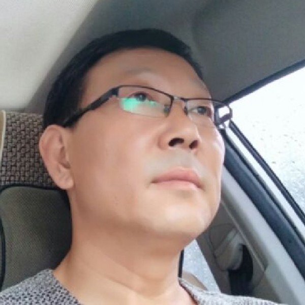 口红挽手寒冷的照片