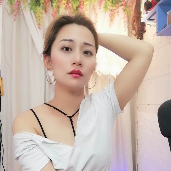 丫头熬成了阿姨的照片