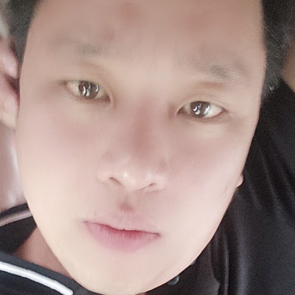 一个人和奇异果的照片