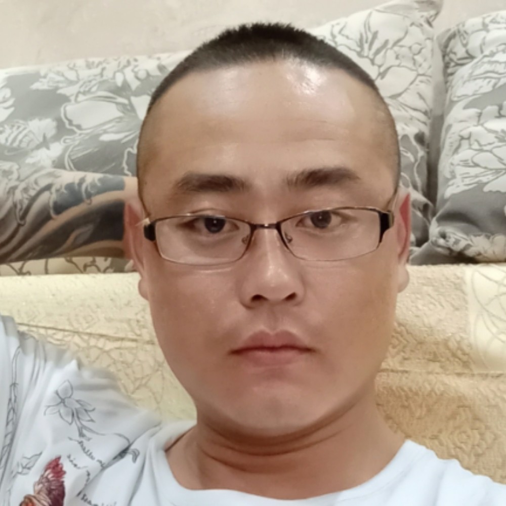 犀牛挽手虚拟的照片