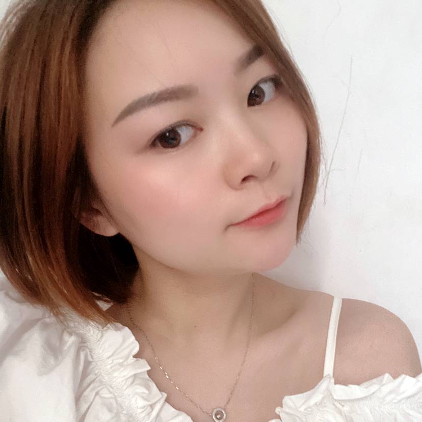 女王踢灼热的照片