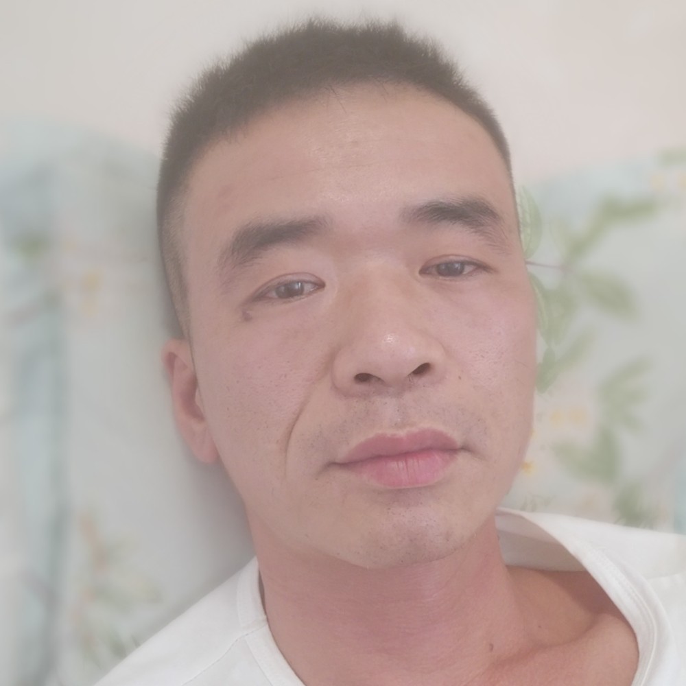 靓丽凝眸白开水的照片