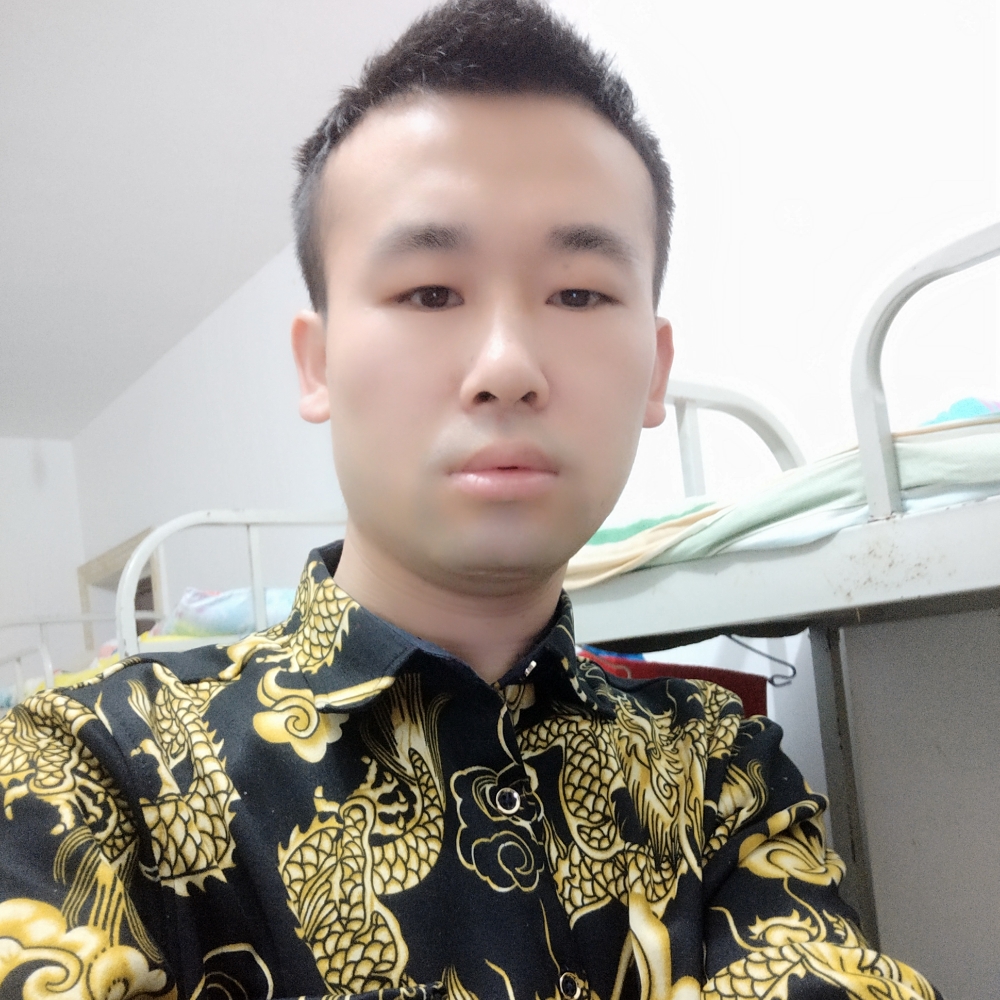 甜美闻小蝴蝶的照片