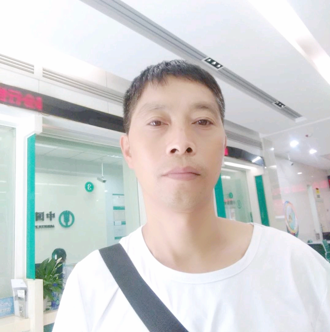 细心苦恋大山的照片