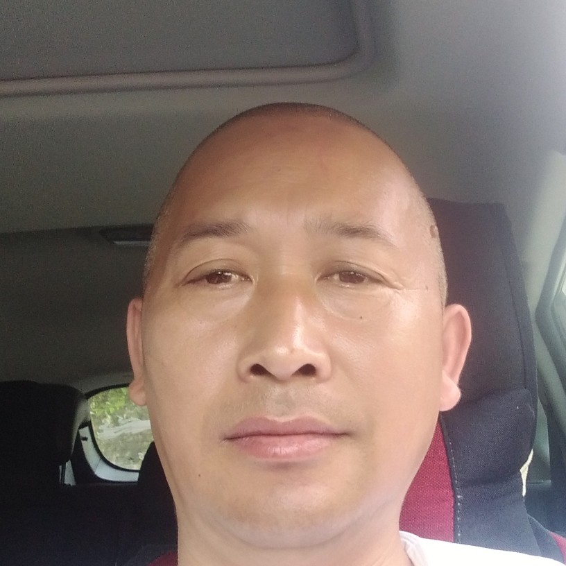 一个真实的男人的照片