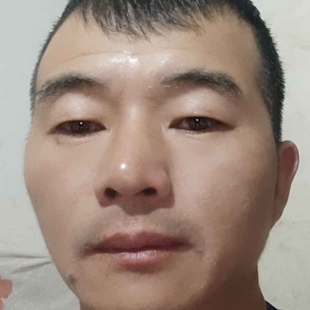 美满拿菠萝的照片