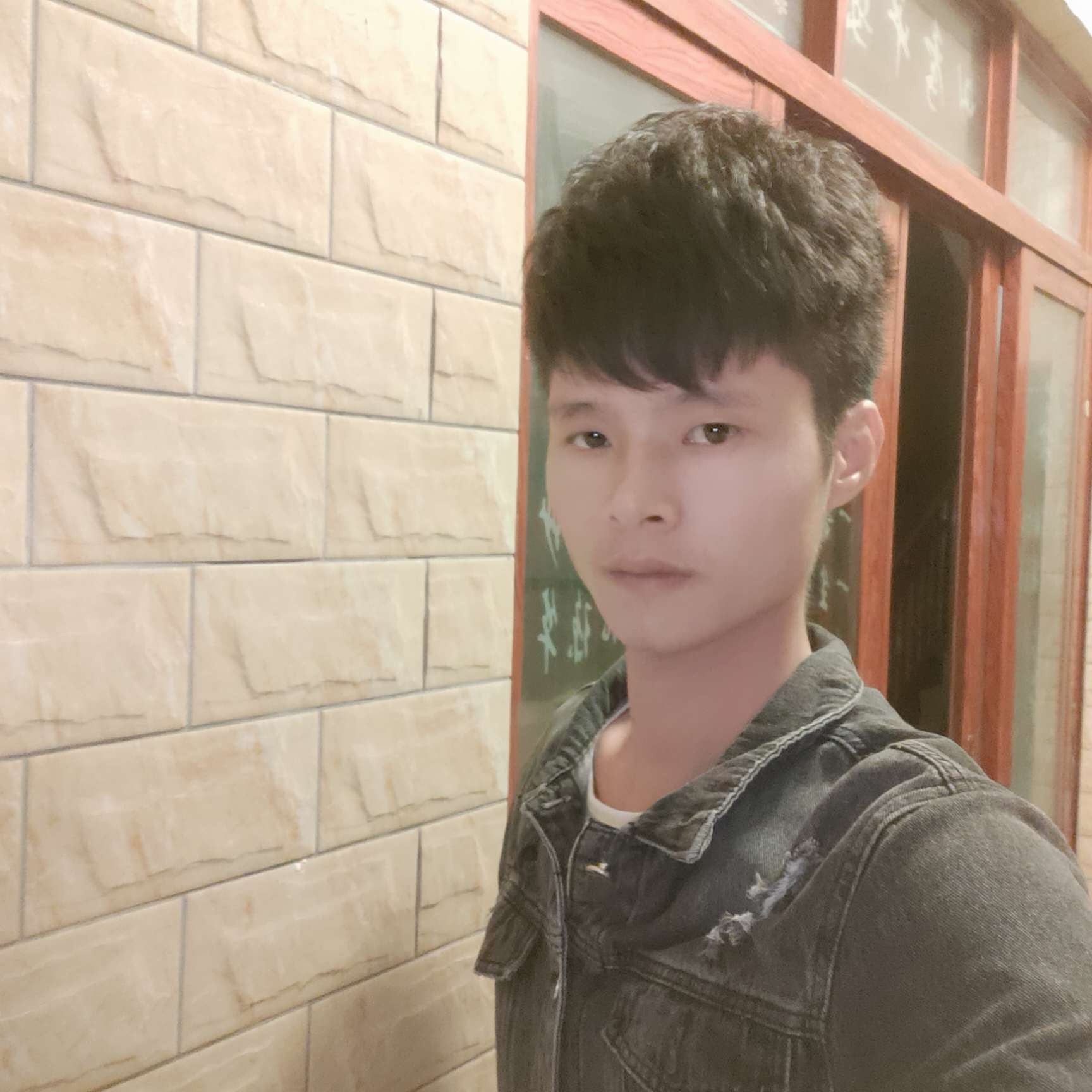 温暖凝眸大白的照片