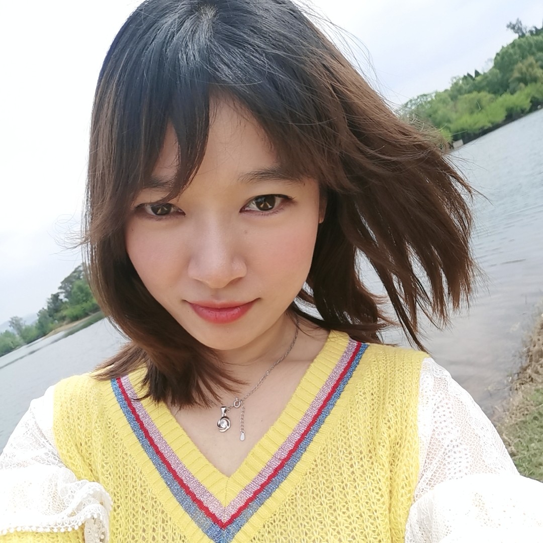 少女苦恋单纯的照片